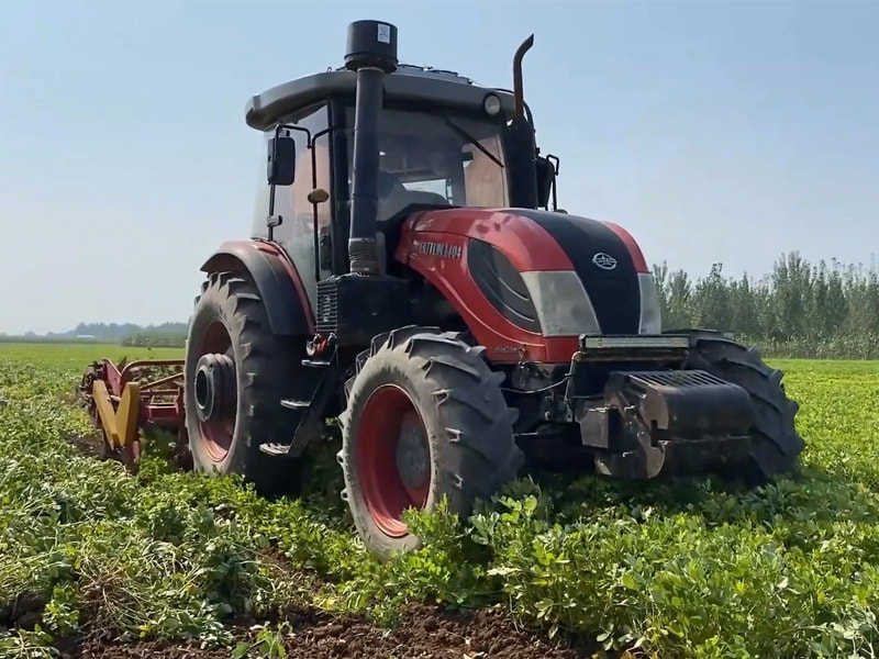 Peanut harvester